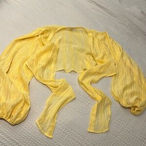 NEVER WORN! Flowy yellow wrap top M
